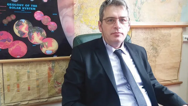 Ovidiu Gabriel Iancu,  președintele Senatului UAIC, și Ioana Costea, prodecan la Drept, refuză să-l cerceteze pe Tudorel Toader (care a preluat o carte care, în 1992, era scrisă de profesorii Loghin și Filipaș)