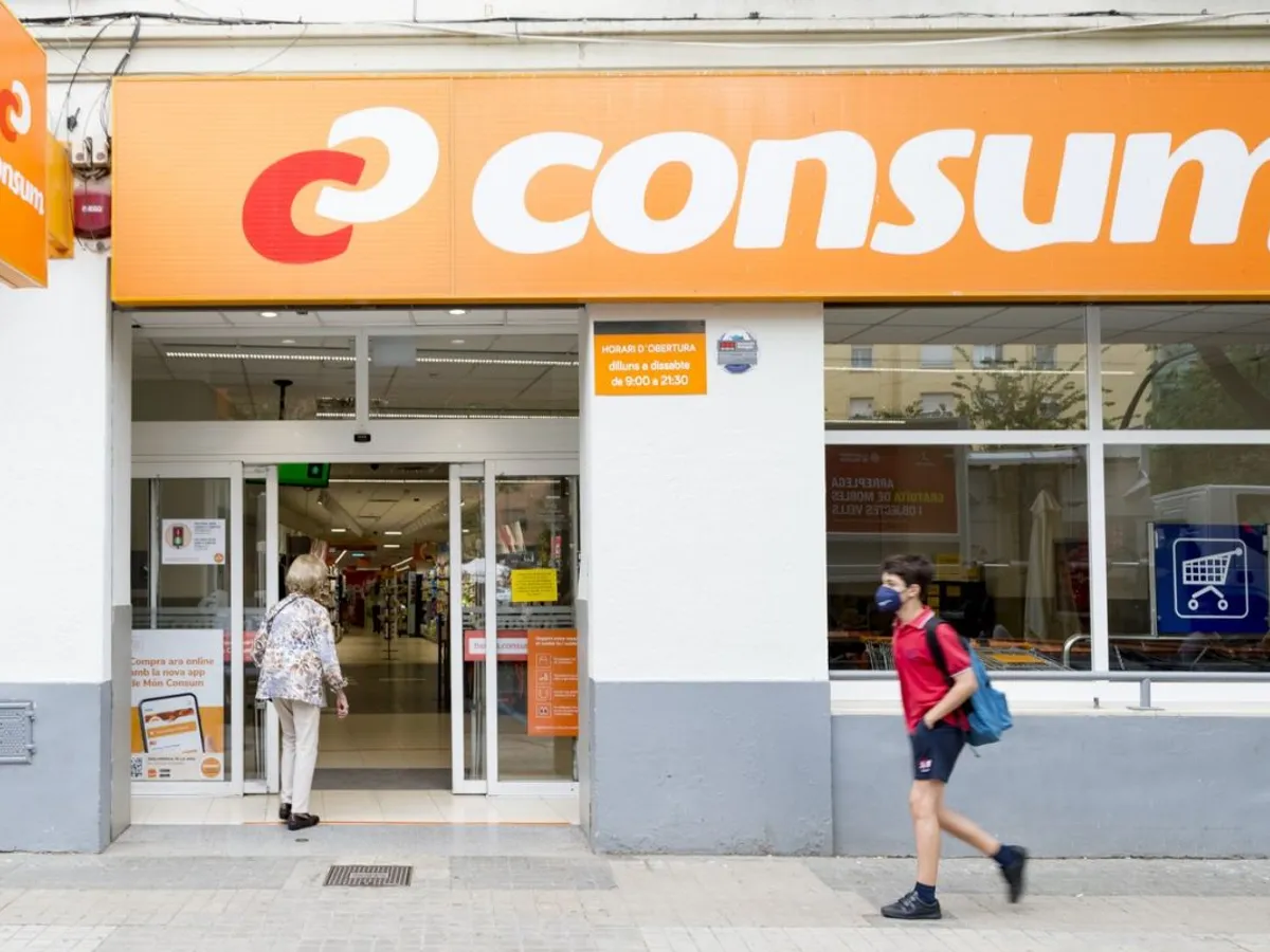 Intrarea într-un supermarket Consum din Valencia - Foto: Profimedia Images