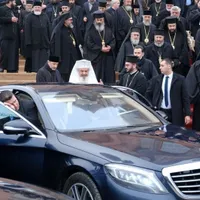 Mercedesul cu care a venit Patriarhul Daniel, la sfințirea Catedralei Neamului. Foto Inquam Photos/Raul Stef