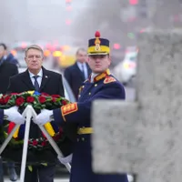 33 de ani de la Revoluția din '89. Iohannis a depus o coroană de flori în memoria victimelor - FOTO: Facebook/Administratia prezidentiala