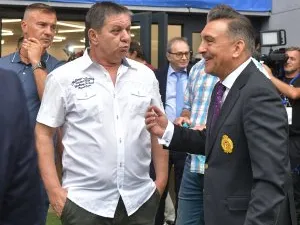 HALUCINANT! De la ce a plecat, de fapt, conflictul dintre Ilie Dumitrescu și Lăcătuș: 'Vestiarul era rupt între ei doi'