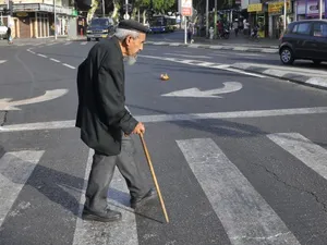 17,3% din totalul populaţiei sunt persoane peste 65 de ani, adică peste 3,8 milioane. / Foto: timesofisrael.com