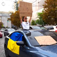 Demonstrații la Kiev. Obișnuința războiului îi face pe oameni mai îndrăzneți - Foto: Remus Cernea