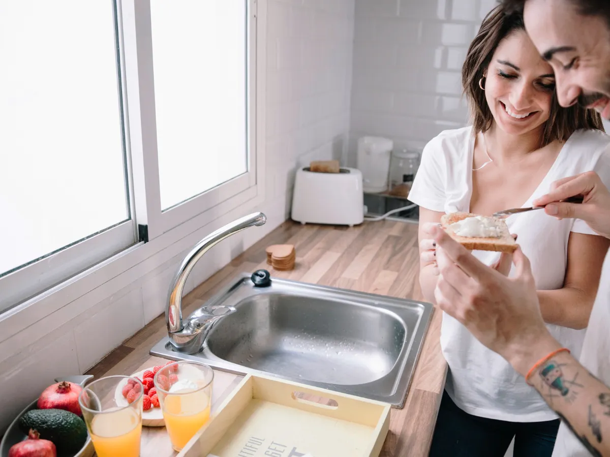 Chiuvetă amplasată sub fereastră - Foto: Freepik (rol ilustrativ)