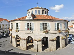 Sătul de România? Cum cumperi o casă cu doar 1€ în Franța sau Italia. Ce costuri ascunse au? - FOTO: ville-ambert.fr/