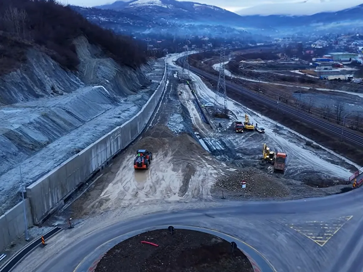 VIDEO Centura Comarnic, o bătaie de joc! Promiși din 2024, cei 6 km au ajuns la 62%. Gata în decembrie 2027?