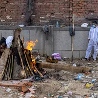 Crematoriile din India nu mai fac față. / Foto: reuters.com