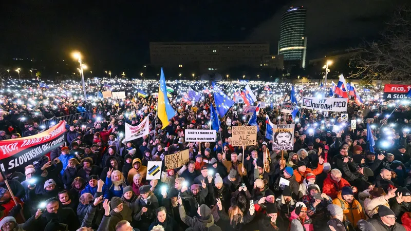 Manifestație uriașă pro-UE și NATO, în Slovacia. Premierul Fico, acuzat că merge spre Rusia - Foto: Profimedia Images - Imagine cu rol ilustrativ