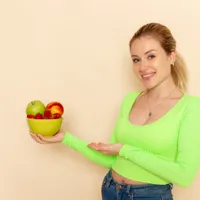 Fructul de sezon supranumit „aur roșu” care te ajută să slăbești și îți menține pielea tânără - Foto: Freepik / imagine cu rol ilustrativ