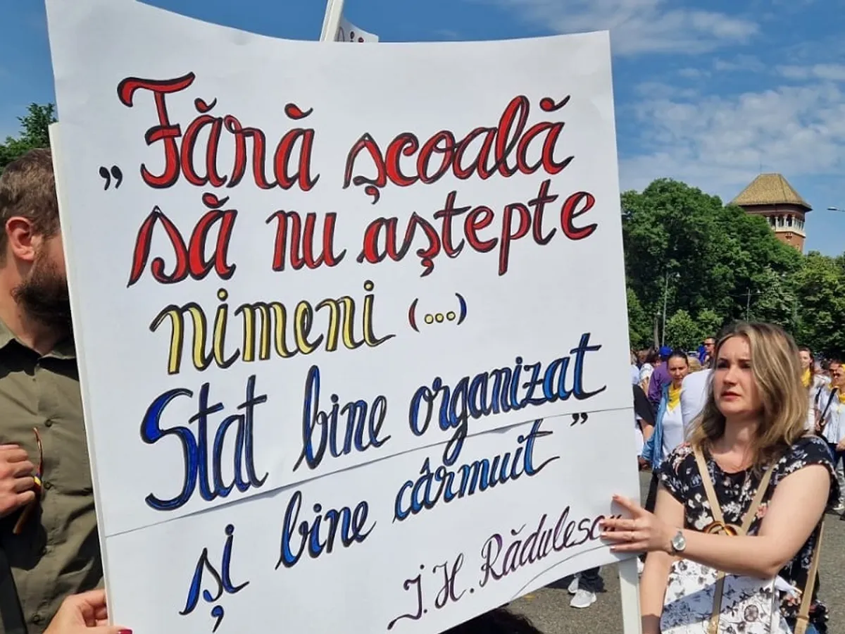 Profesorii continuă greva Foto: Facebook/FSLI