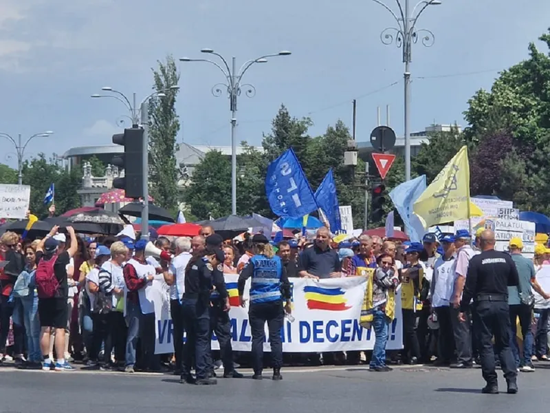 Sindicaliștii au ieșit în stradă Foto: Facebook/FSLI