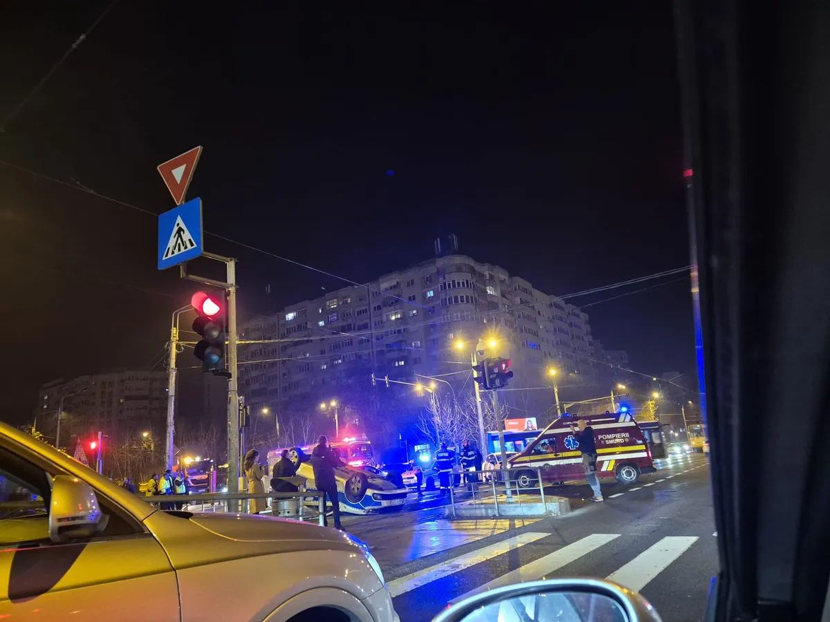 Polițistă, rănită într-un accident în București. Un șofer nu a văzut girofarul și nu a auzit sirena - Foto: Facebook/Info Trafic Bucuresti si Ilfov