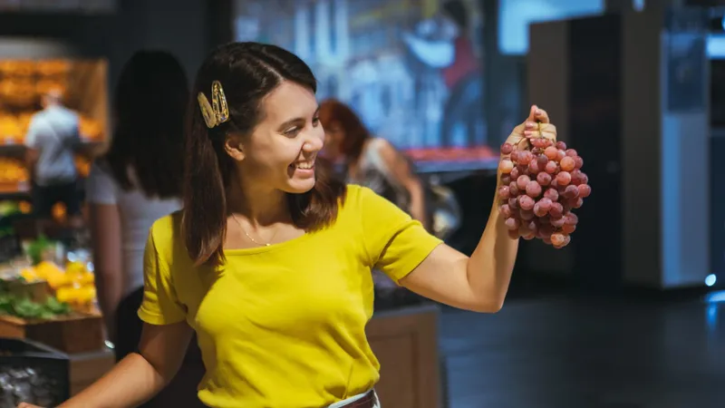 Cum știi că fructele de la supermarket au pesticide. Detaliul care „le dă de gol” când le speli - Foto: Freepik (imagine cu rol ilustrativ)
