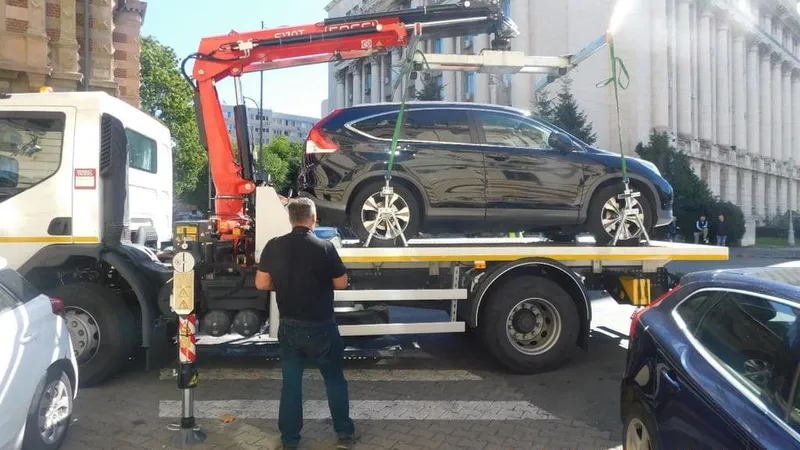 Ridicare mașini parcate ilegal în Sectorul 1. /Foto: Clotilde Armand