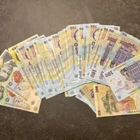 De ce nu vom mai putea schimba valută la sediul băncilor? Schimbări majore în tranzacțiile online - Foto: Profimedia / imagine cu carcater ilustrativ