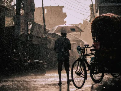 Ploi torenţiale în oraş - Foto: Pexels/Azraq Al Rezoan