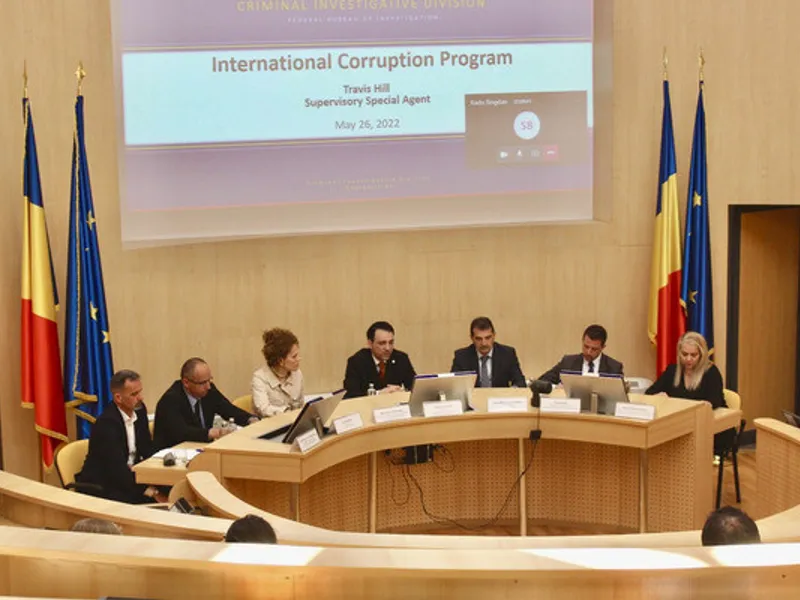 Experții Biroului Federal de Investigații (FBI) pentru România și Moldova au susțint  conferință organizată de CCIA Sibiu pe tema anticorupției Foto: NWR