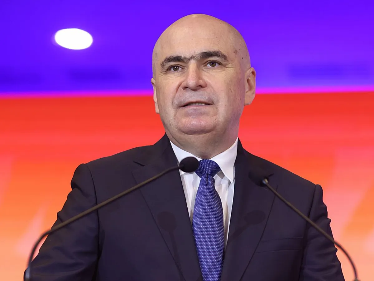 Cabinetul interimar Bolojan se întruneşte înainte de votul din Parlament pentru Cabinetul Veştea