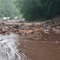 Căderi masive de pietre pe Transfăgărășan. Circulația este blocată pe ambele sensuri de mers Foto: facebook/Prefectura Arges