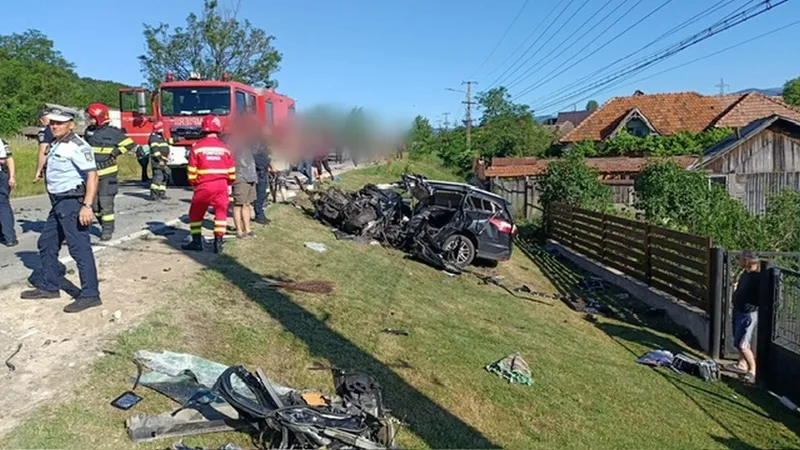 Accident grav, pe DN67. Un autocar cu 51 de copii s-a răsturnat, în urma coliziunii cu o mașină - Foto: infotraficromania.ro