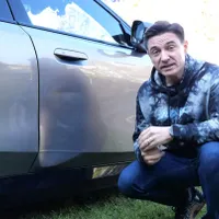 Buhnici a reușit să îndoaie un BMW i5 de test în parcarea de la Mall. Cum a reușit performanța - Foto: captură video