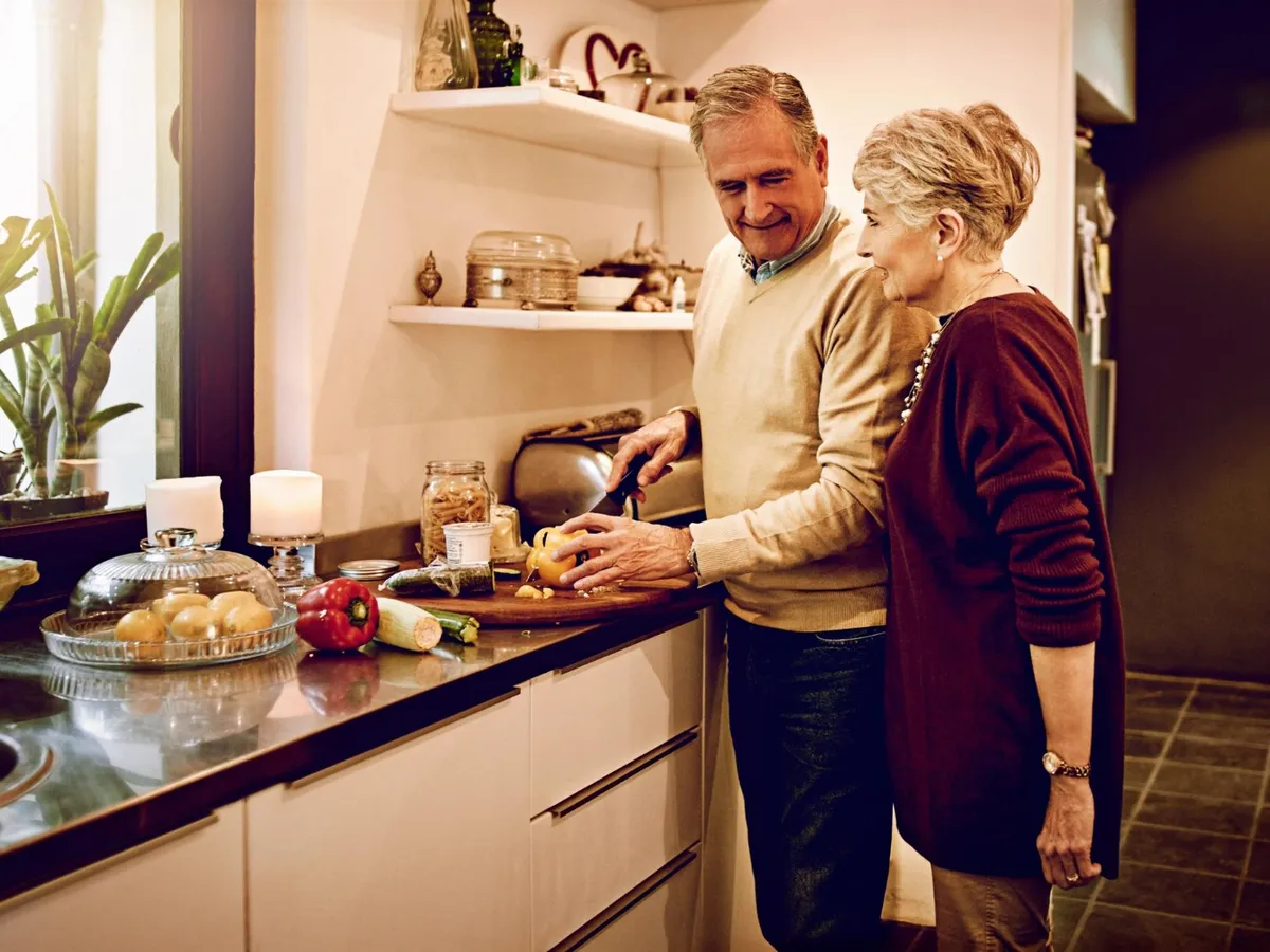 2.100.000 pensionari vor pierde 1.350 lei la pensie în 2025. Care e motivul? Ce pensii au aceștia? - Foto: Freepik