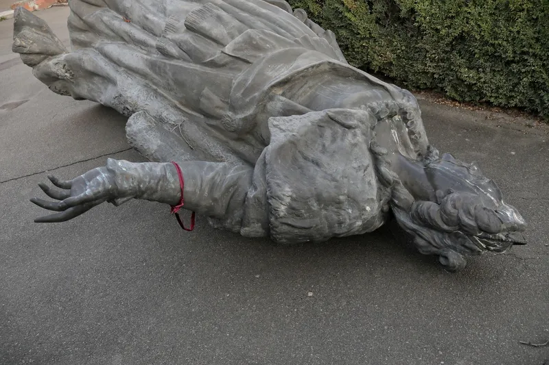 Statuia împărătesei Ecaterina a II-a, figura centrală a monumentului demontat dedicat „Fondatorilor Odesei”, a fost mutată la muzeu - Foto: Profimedia Images