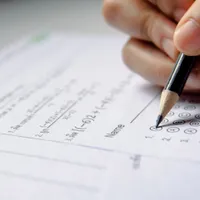 Astăzi se afișează rezultatele la Evaluarea Națională. La ce ora se afișează notele? Foto: Freepik (fotografie cu caracter ilustrativ)