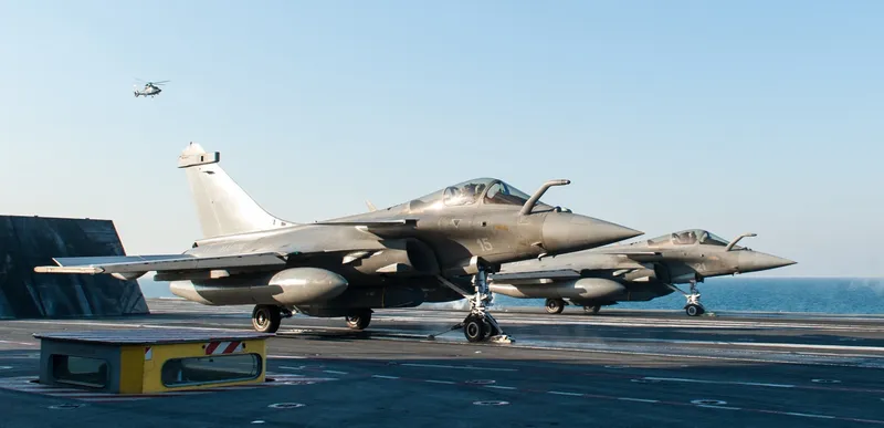 Avioane de v&acirc;nătoare Dassault Rafale ale Franței echipate cu rachete de croazieră SCALP - Foto: Profimedia Images