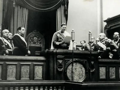 Regele Carol al II-lea vorbind în Parlament, în martie 1940 - Foto: Profimedia