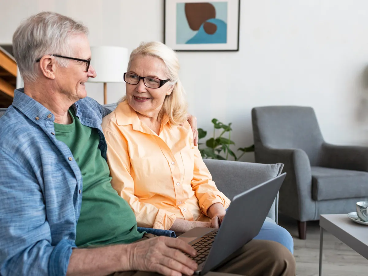 Ajutor de 250 de lei la pensie, înainte de Paște. Care primărie oferă sprijinul și care pensionari beneficiază