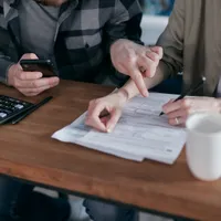 I-au făcut contract la curent după copia de la buletin depusă la angajare: FOTO - PEXELS