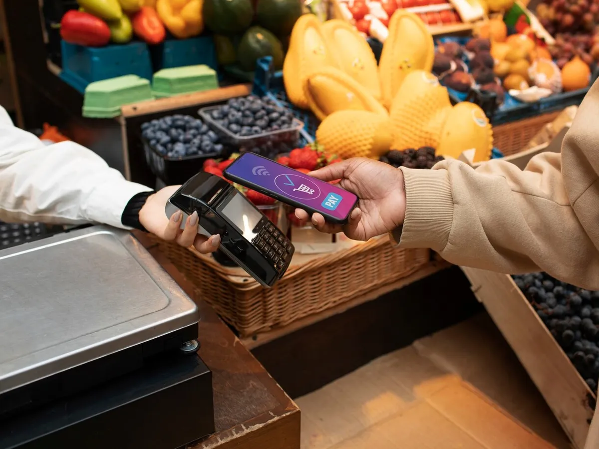 Cum se folosesc escrocii de tehnologia NFC pentru a fura banii de pe card? Atacul e nedetectabil - Foto: Freepik (rol ilustrativ)