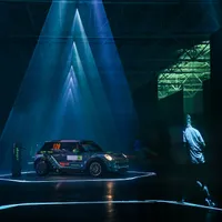 Horia Tecău a făcut slalom printre lasere cu o mașină electrică de curse. / Foto: Dragoş Savu