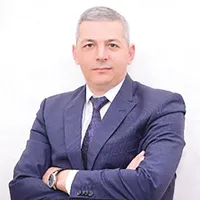 Primarul Nicolaie din Stejaru este mai bogat decât jumătate din comuna pe care o conduce: zeci de hectare, vile, mașini