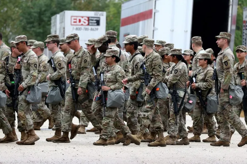 Membri ai Gărzii Naţionale Texas se adună în Elwood, Illinois - Foto: Profimedia Images