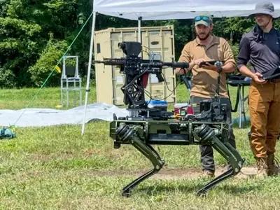 Cum arată câinele robot specializat în distrugerea dronelor testat de militarii americani - FOTO: US Army