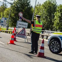 Indemnizație de hrană de 40 €/zi, pentru șoferii români de TIR afectați de Schengen. Cine plătește - Foto: Profimedia Images