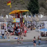 Ce semnificație au steagurile puse de salvamari pe Litoral - Foto: INQUAM PHOTOS / George Călin