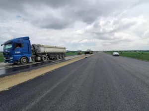 Peste 1000 de muncitori lucrează la foc continuu pe autostrada A1 Sibiu - Pitești. 3 noduri rutiere Foto: Facebook-Ionel Irinel Scriosteanu