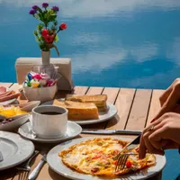 Vacanță în Grecia. Cât costă mâncarea pe zi pentru o familie? Ce trebuie să iei în calcul? - Foto: Freepik.com (rol ilustrativ)