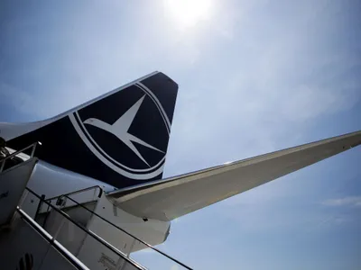 Aeronava Boeing 737-800, botezată Sarmizegetusa, este prezentată pe Aeroportul Internațional Henri Coandă, din Otopeni - Foto: INQUAM PHOTOS/George Călin