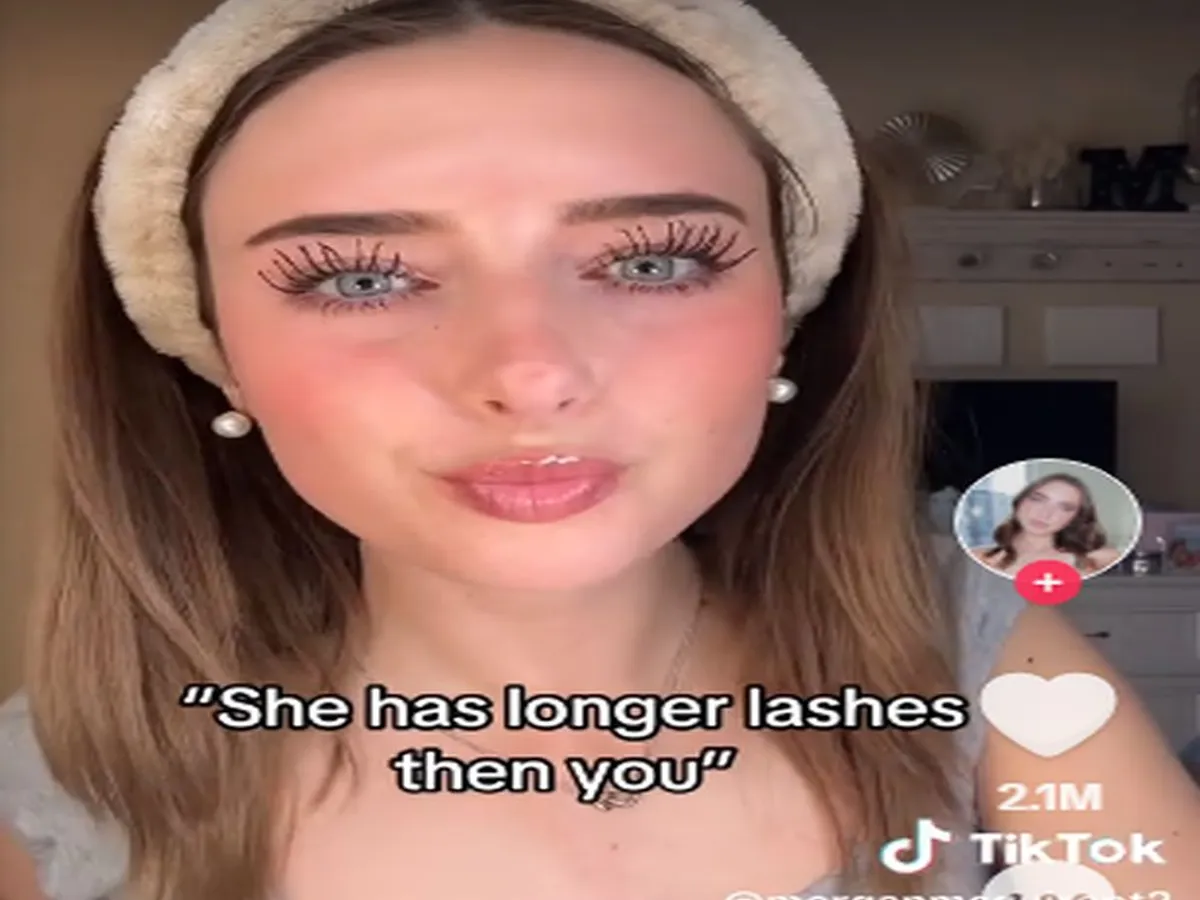 Genele groase de păianjen sunt din nou la modă. Cum se poate obține look-ul în trend pe TikTok?