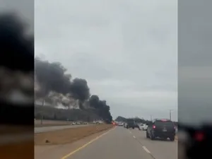 Accident horror. Un elicopter Black Hawk s-a prăbușit pe o autostradă. Piloții au murit - FOTO: Twitter/@GraffCarmandy