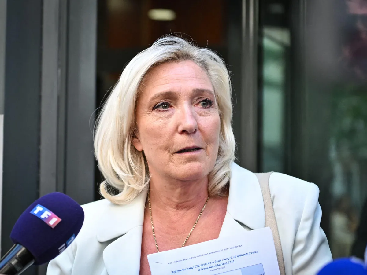SONDAJ Franța Marine Le Pen, candidata extremei dreapta, ar câștiga alegerile prezidențiale