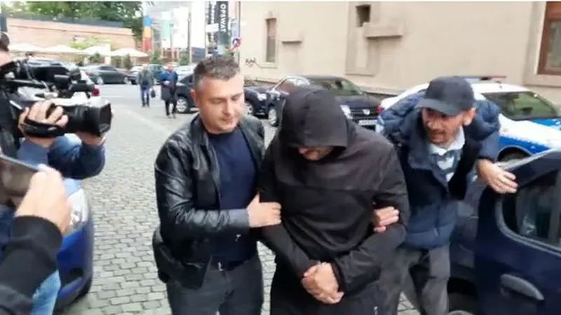 Polițistul local care falsifica amenzi a fost reținut - Foto: News.ro