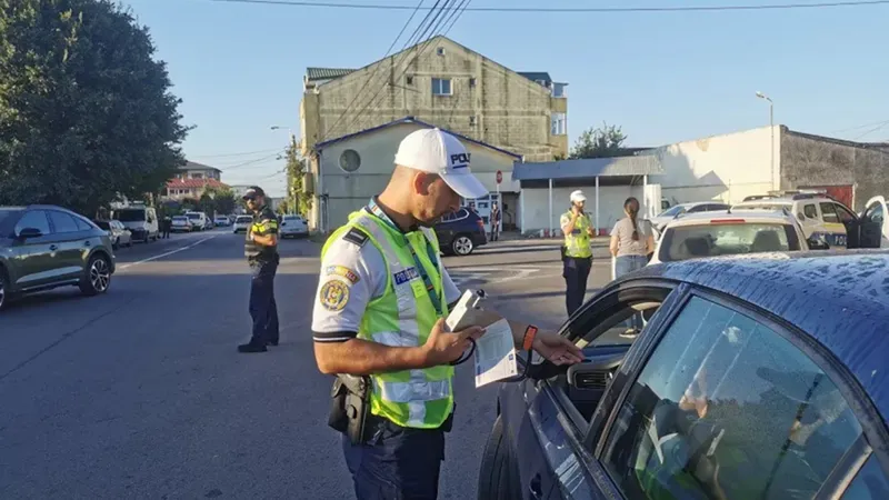 Polițist trimis în judecată, după ce a fost prins cu șpagă de la doi șoferi. Pentru ce a luat bani? - Foto: Politia Romana (Imagine cu rol ilustrativ)