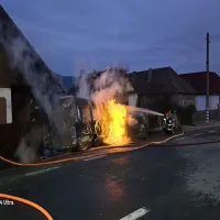 Ciocnire între două microbuze cu persoane în Sibiu. Unul dintre ele s-a izbit de o țeavă de gaz Foto: ISU Sibiu