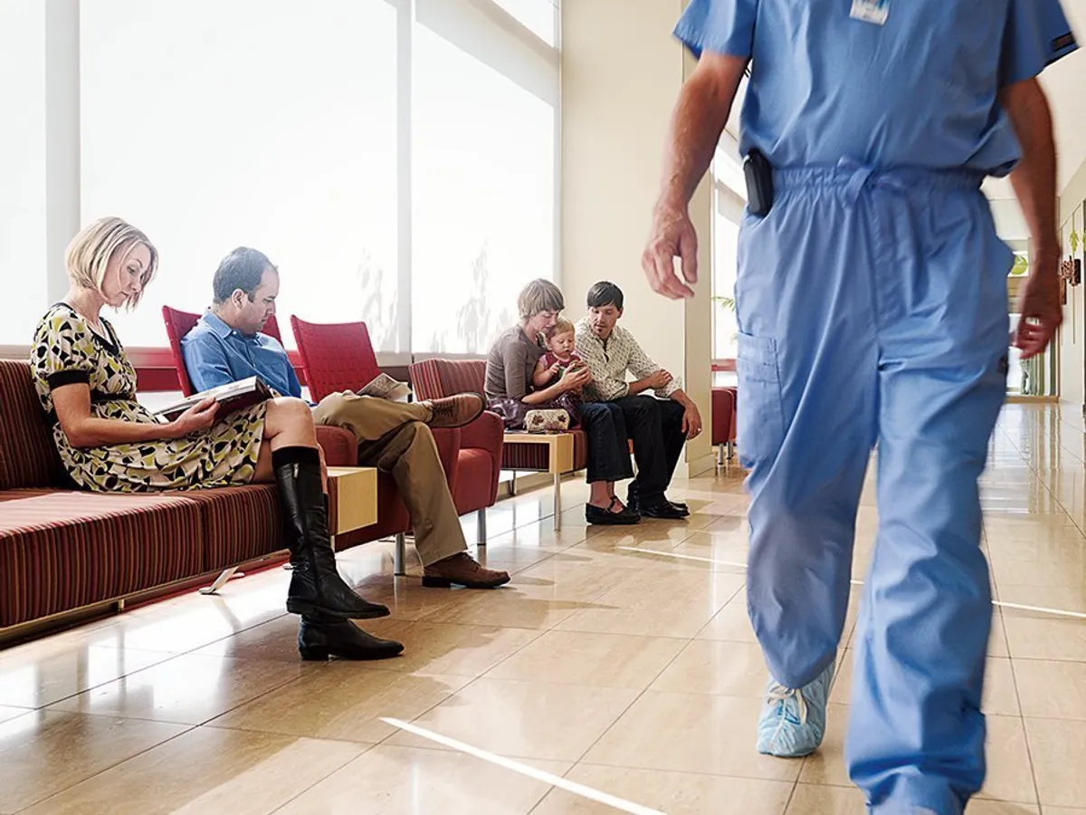 O sală de așteptare într-un spital