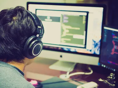 Cât este salariul mediu net în sectorul fără care România acum era în criză - Foto: Pexels/hitesh choudhary